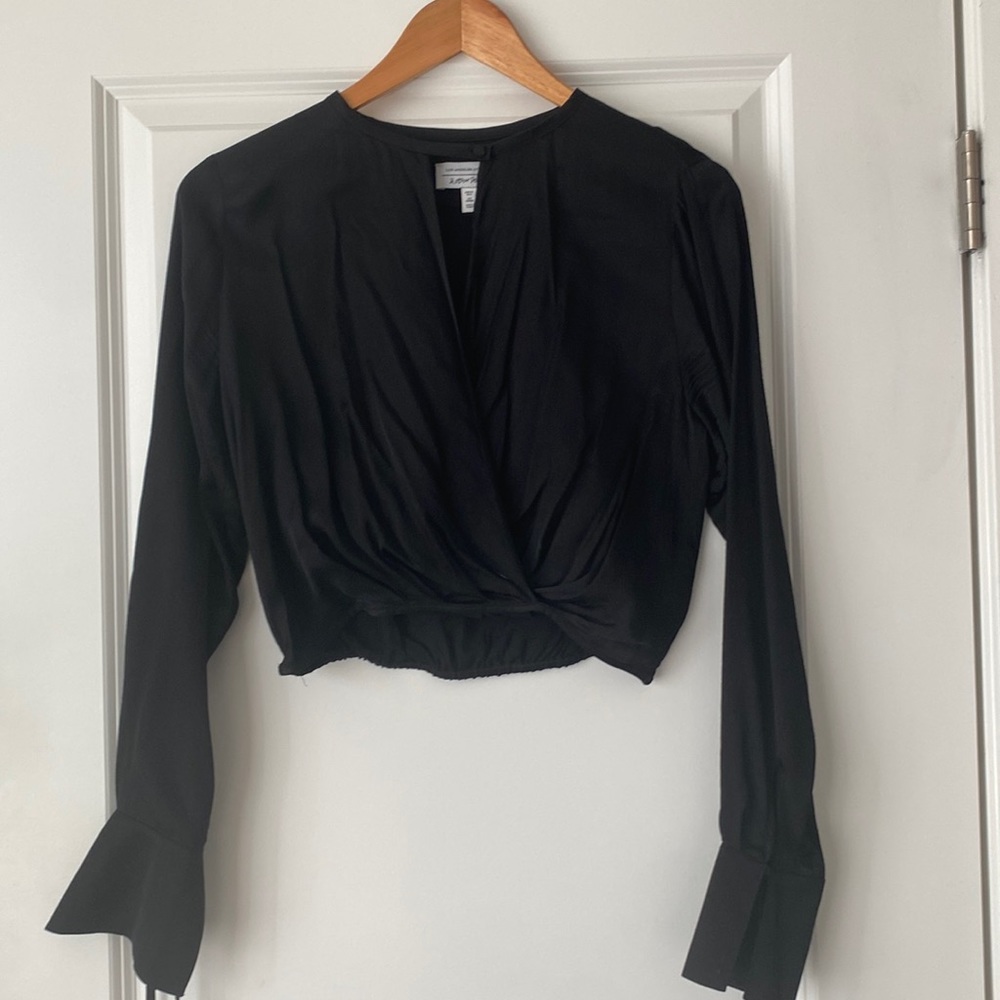 Black long sleeve crop